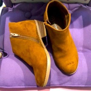 Kids brown booties size 1